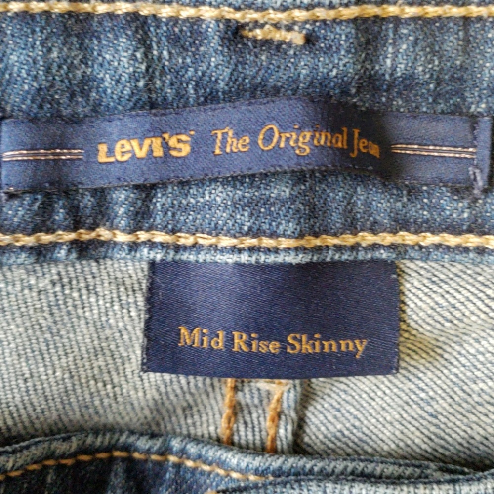 Levi's Mid Rise Skinny Jean's - Picture 3 of 4